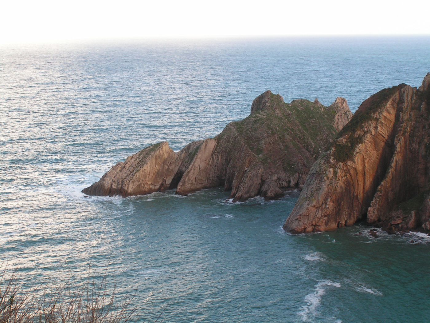 -Camino-del-Norte-Cudillero-Playa-del-Silencio-acantilado-
