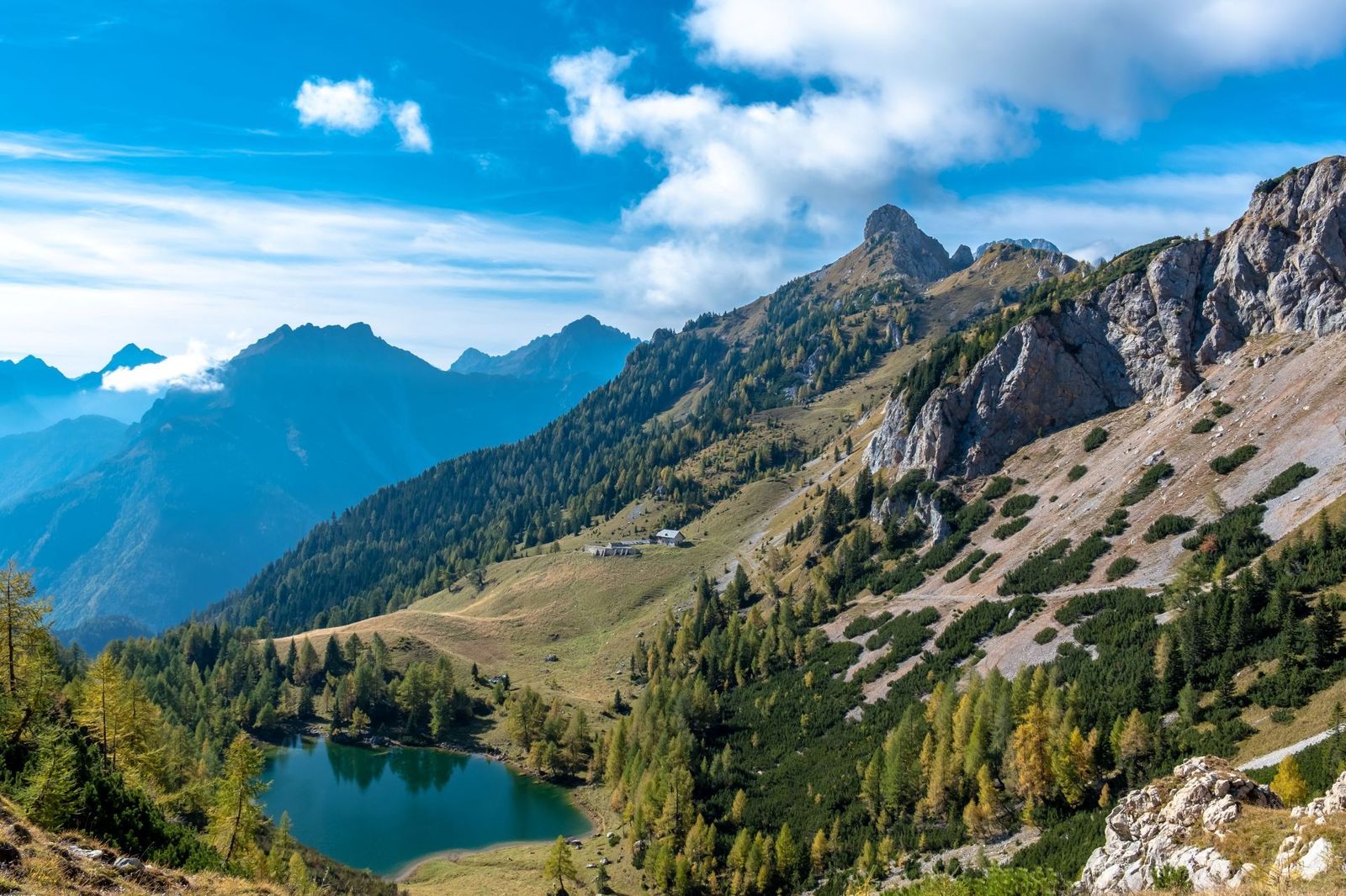 Alpine-Pastures-and-Bordaglia-Lake.