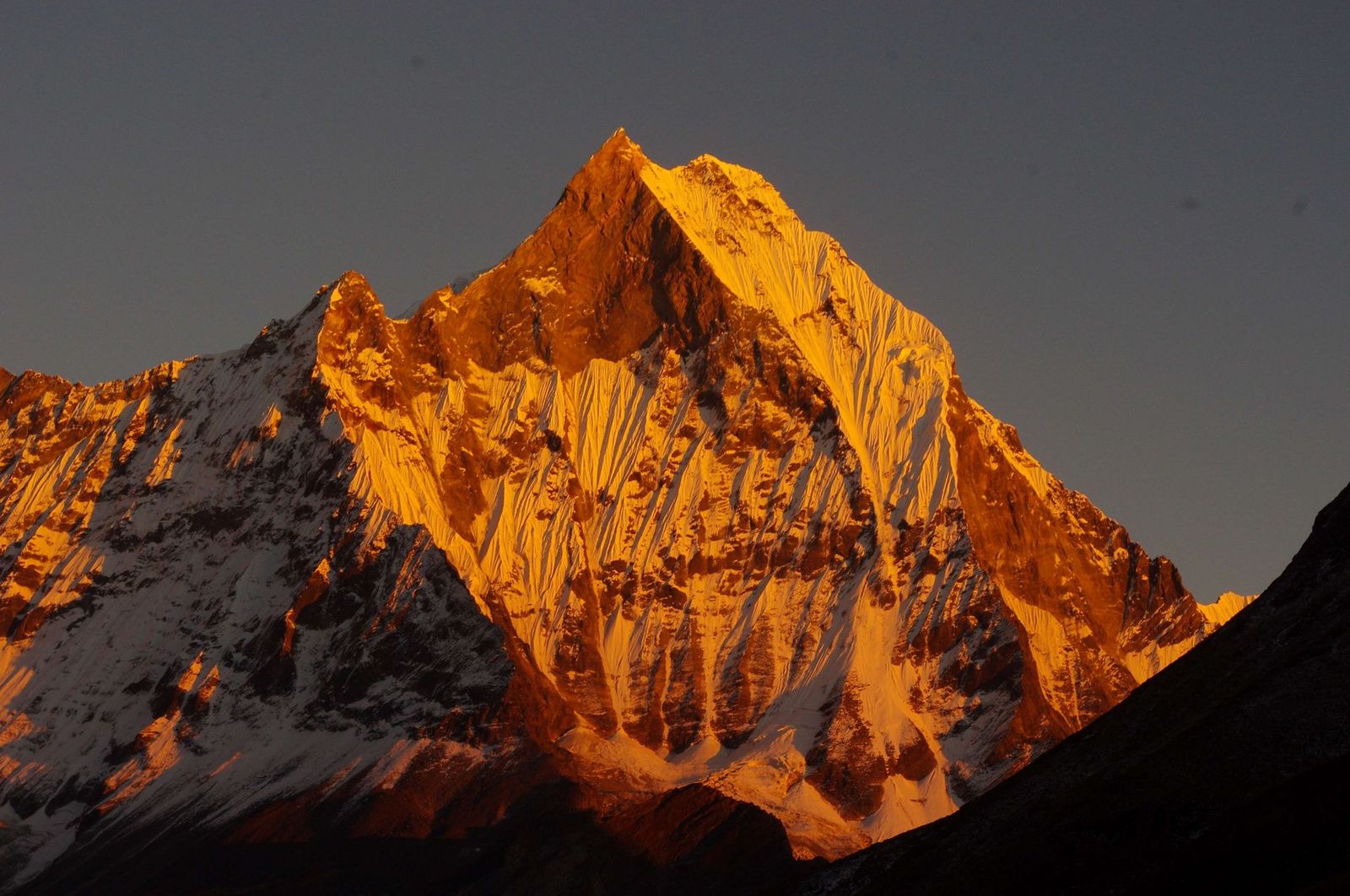 View,At,Annapurna,Mountain,Range,And,Its,Reflection,In,Phewa