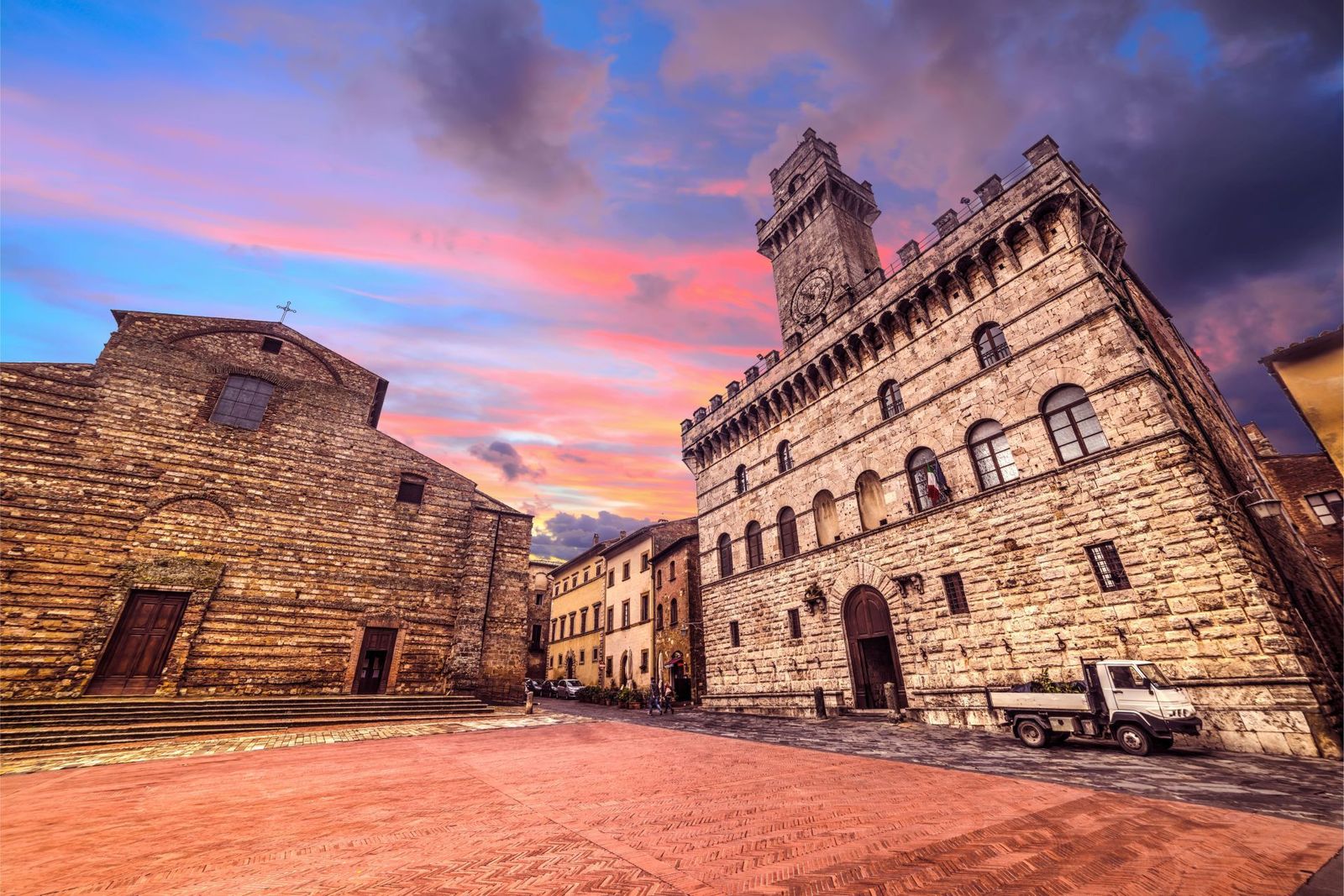 Colorful sunset in Motepulciano Piazza Grande.jpg