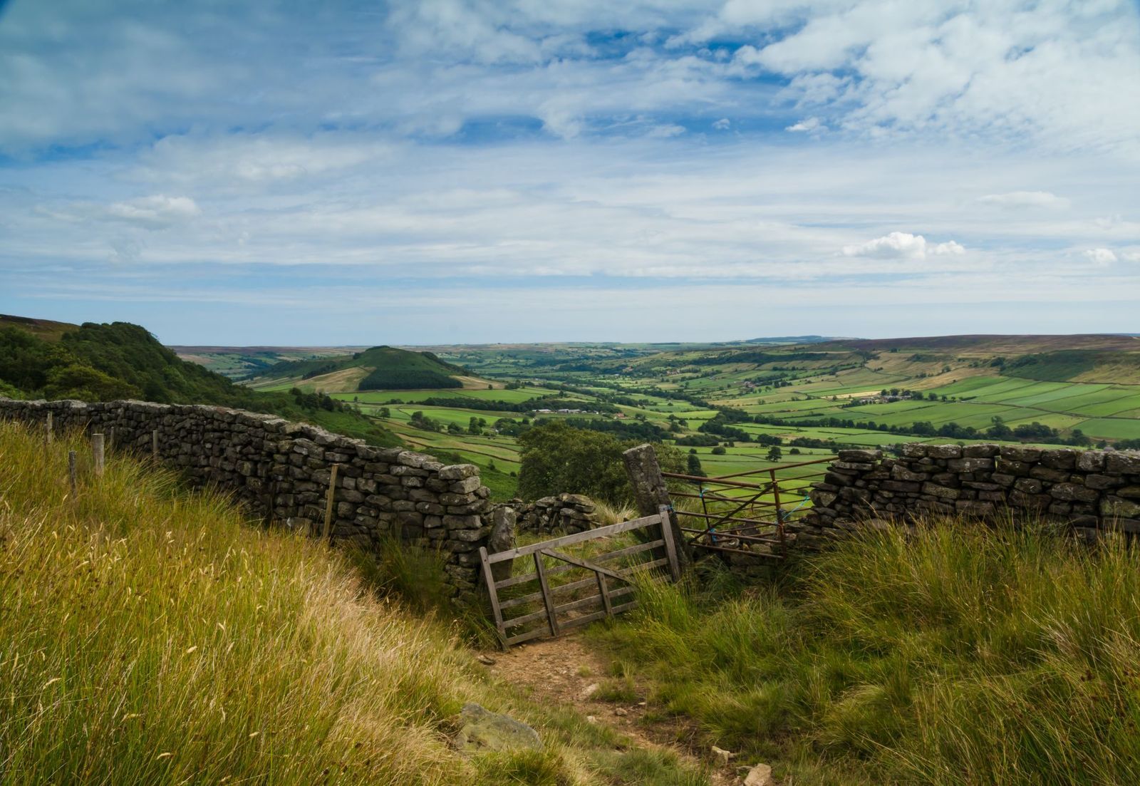 Footpath-and-gate-to-Fryup-Dale