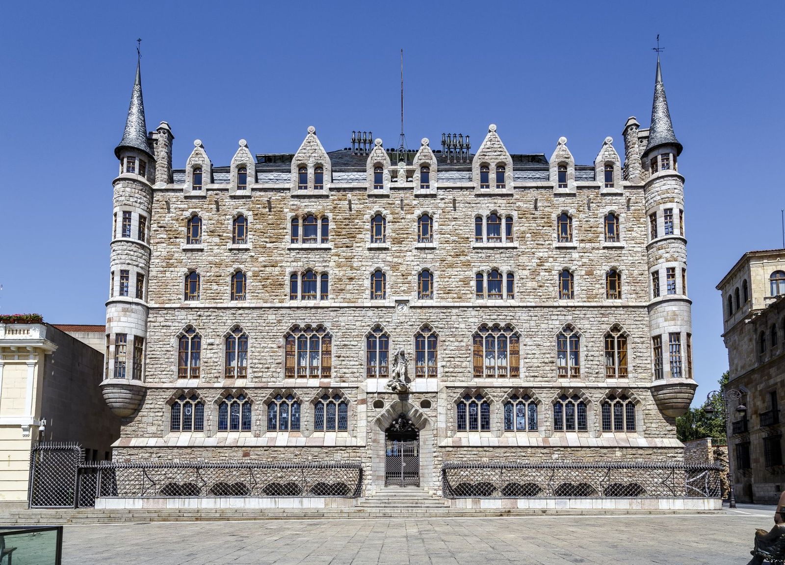 Gaudí's-Casa-Botines-in-León-Spain-Camino.