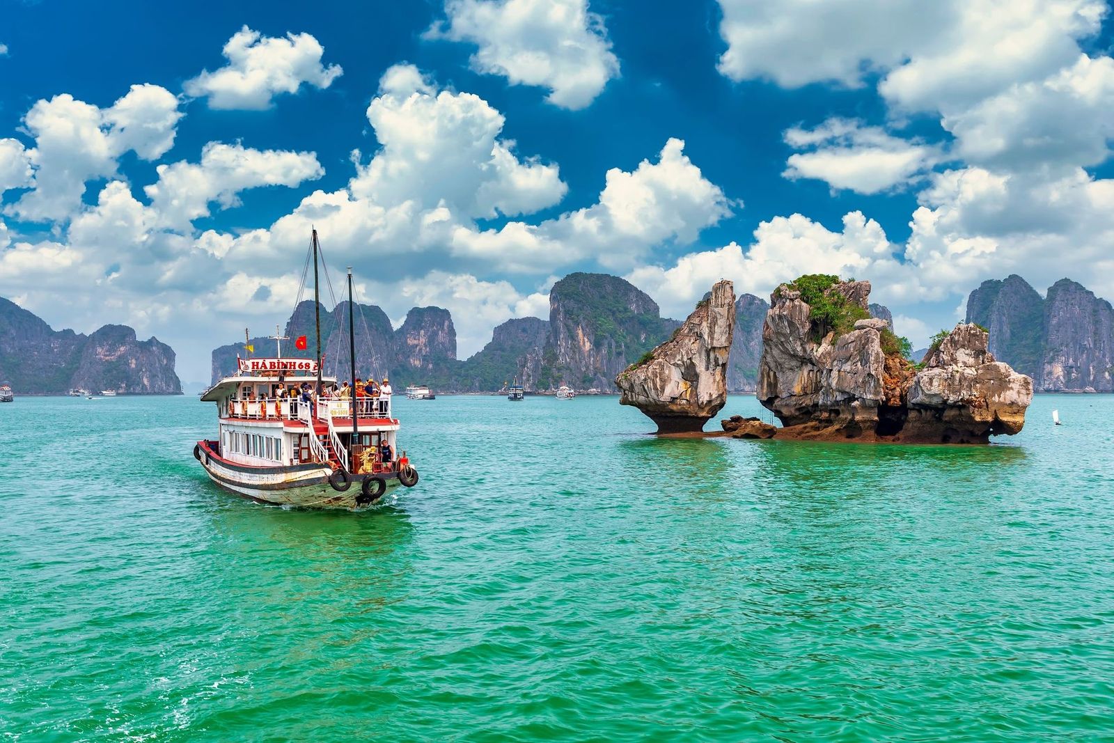 Dreamy,Sunset,Landscape,Halong,Bay,,Vietnam,View,From,Adove.,This