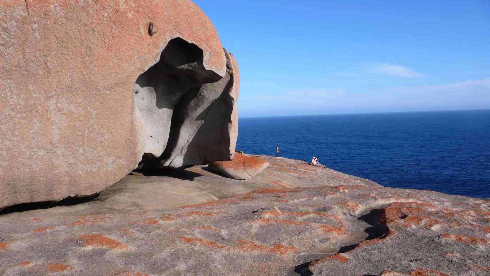 KI couple sitting at Remarkable Rocks