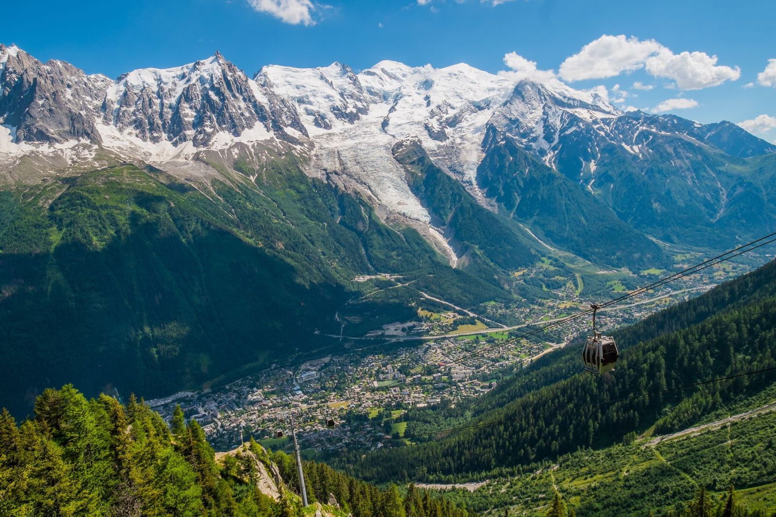 Panoramic-View-of-Chamonix-and-Mont-Blanc