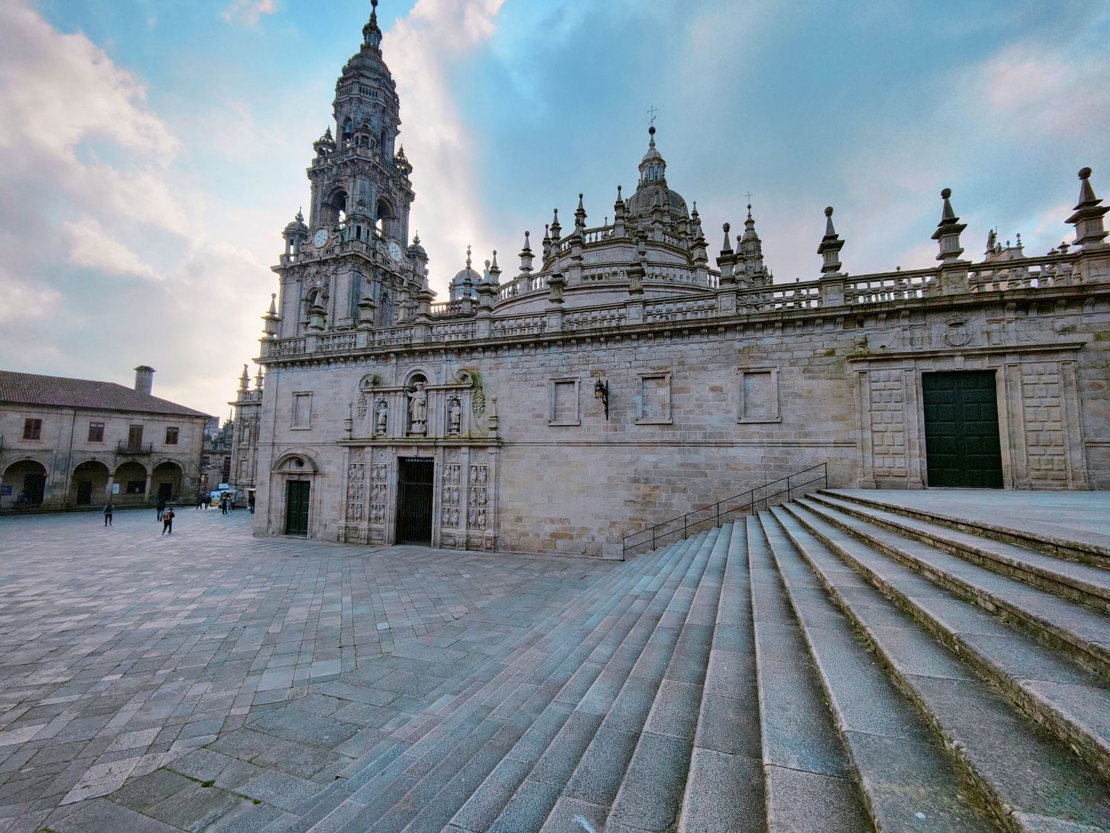 Side-View-of-Santiago-de-Compostela-Cathedral-Steps