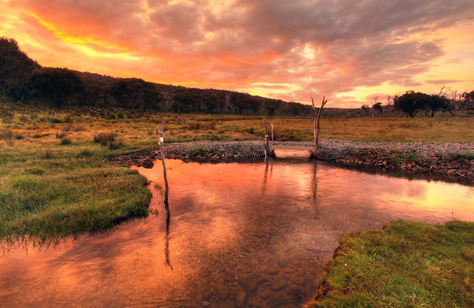 Sunrise-Reflections-Over-an-Alpine-Stream