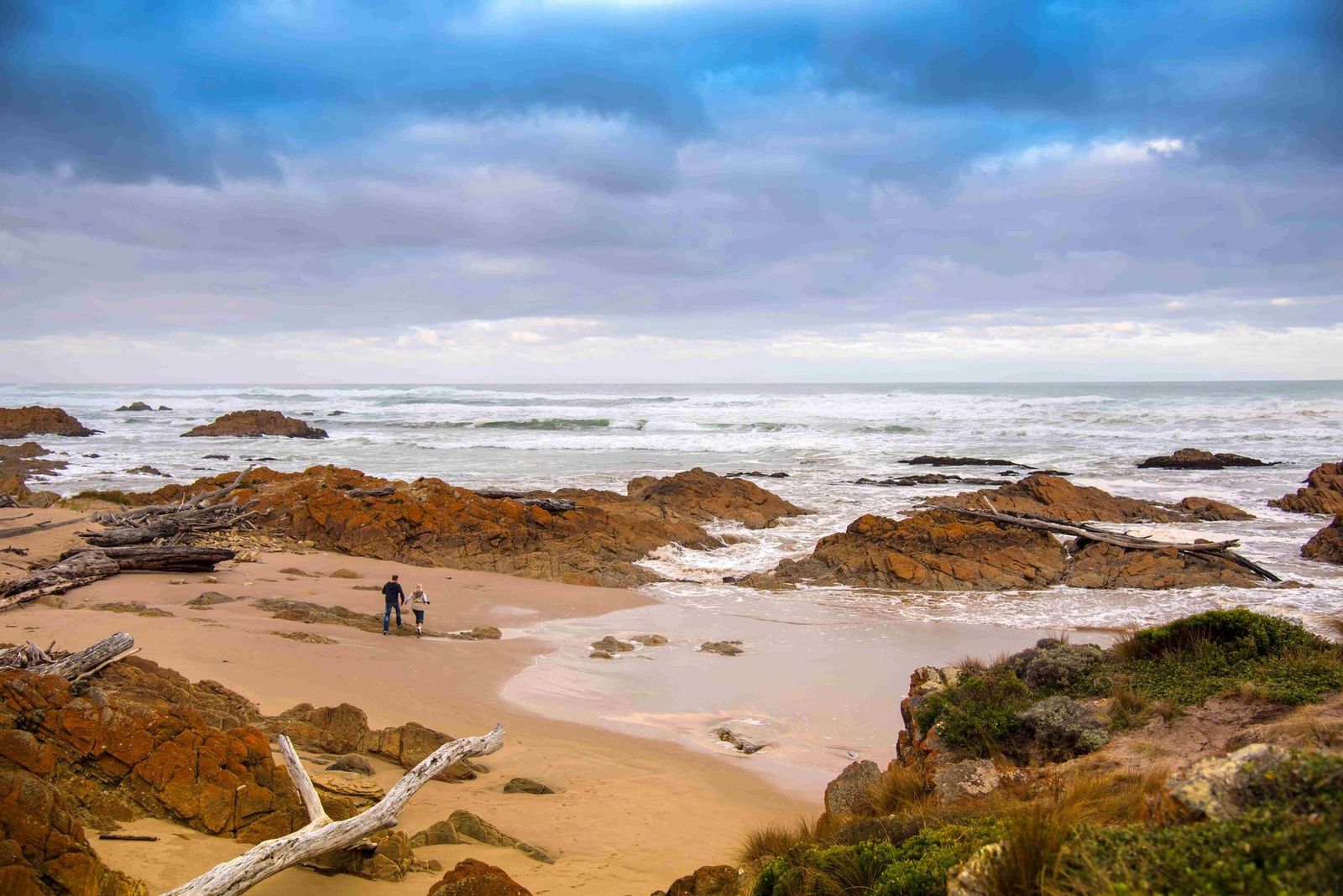 Tarkine and the sea and walkers in distance