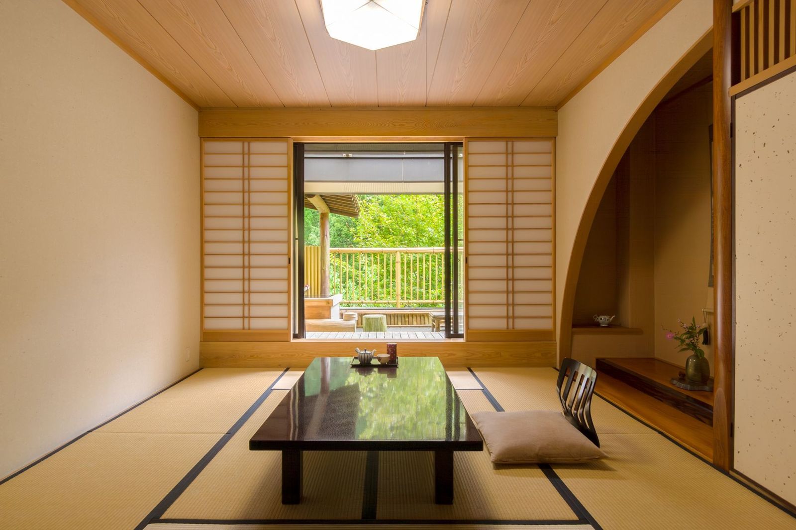 Traditional-ryokan-bedroom-with-Garden-View
