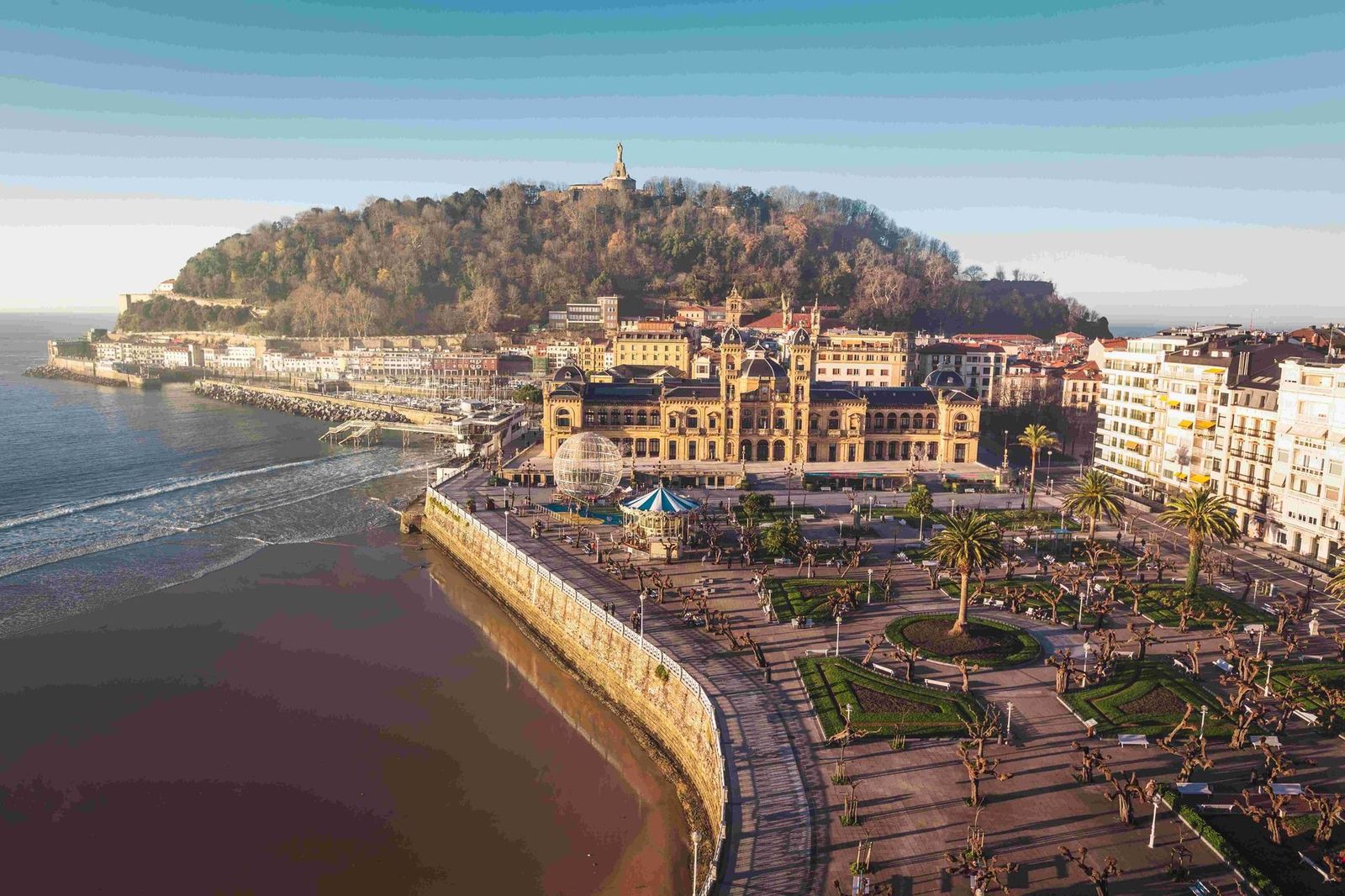 Web Alderdi Eder park at the coast side of Donostia-San Sebastian