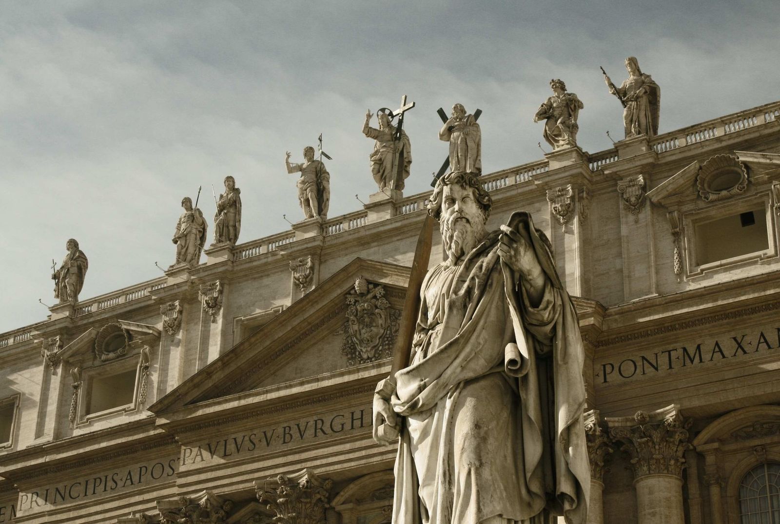 vaticano san pietro statues