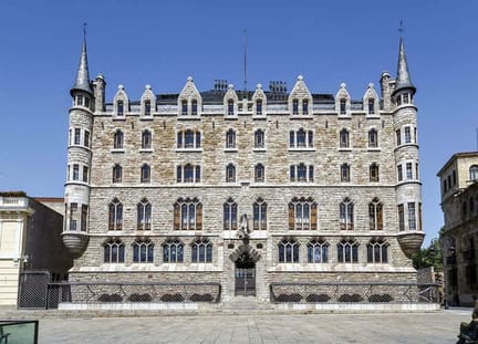 Casa Botines Leon