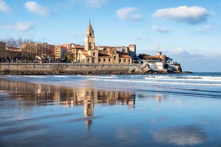 Gijon,Cliff,And,San,Pedro,Church,,Reflection,In,San,Lorenzo