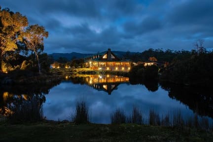 Cradle-Mountain-Lodge-at-Dusk