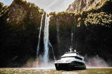 Fiordland Discovery_Fiordland Jewel Milford Sound (1)