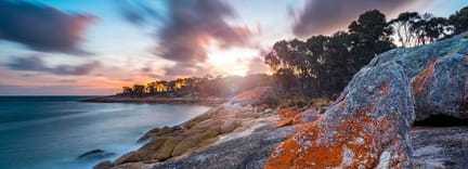 Fraser Island Great Walk Red lichen boulders