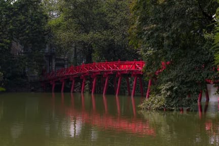 Hoan Kiem Lake bridge
