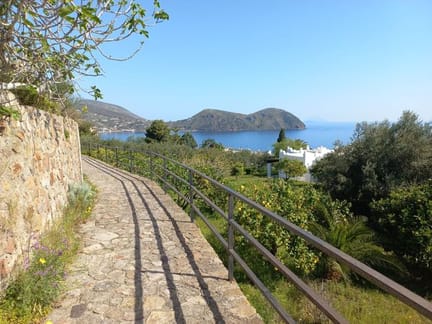 Path on Lipari to Taormina