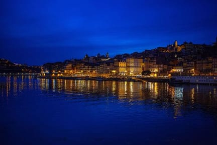Porto-Cityscape-Reflected-in-the-Douro-River-at-Twilight