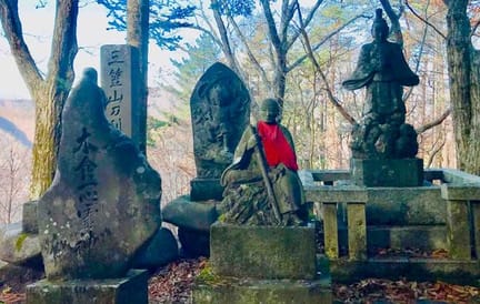torii-pass-shrine-and-stone-statue-nakasendo