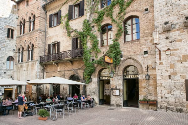 Hotel La Cisterna exterior