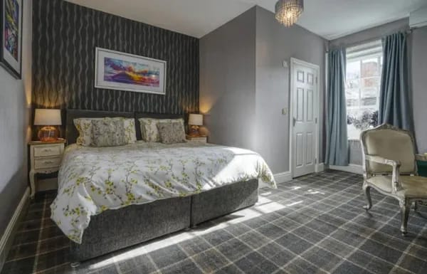Howard Arms Hotel Bedroom
