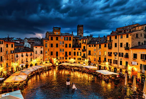 Lucca at night