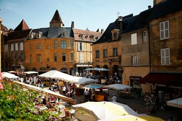 OT SARLAT market