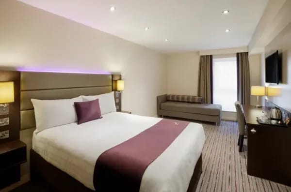 Premier Inn Milngavie Bedroom