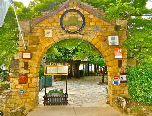 The Esplanade Domme entrance