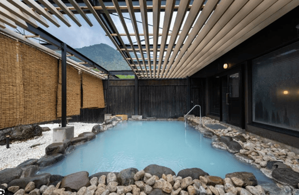 Yumoto Onsen onsen outside