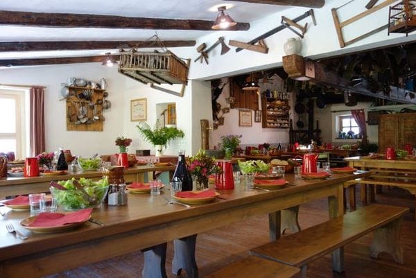 dining room refuge-les-mottets