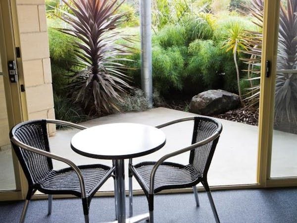 portside motel deluxe queen verandah
