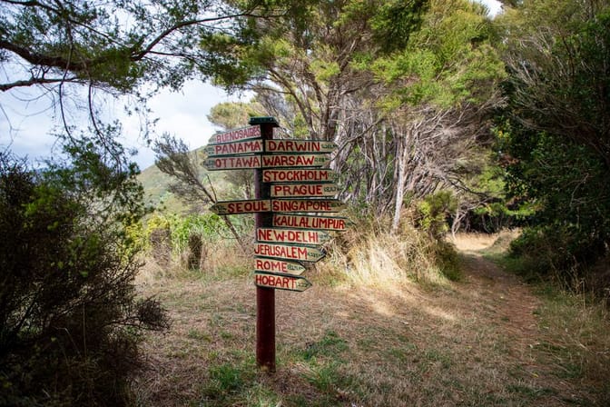 Country Sign post Queen Charlotte Track