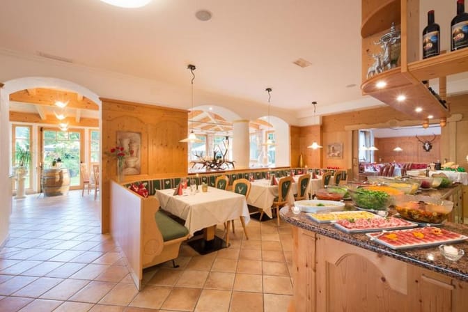 Apparthotel Germania dining