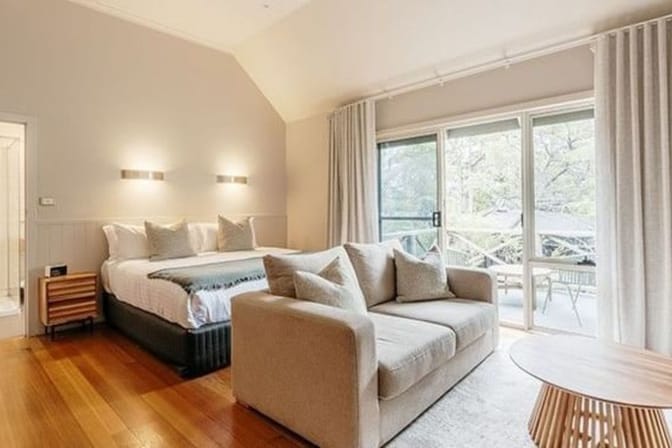 Freycinet Peninsula Walk - 4 Days accommodation