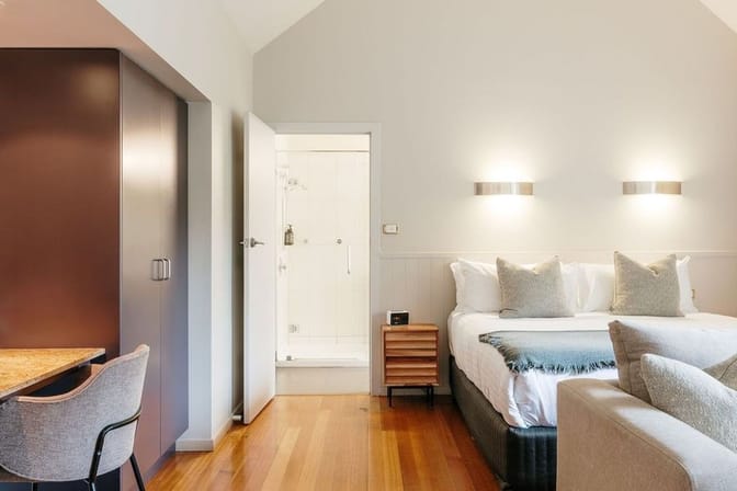 Freycinet Peninsula Walk - 4 Days accommodation