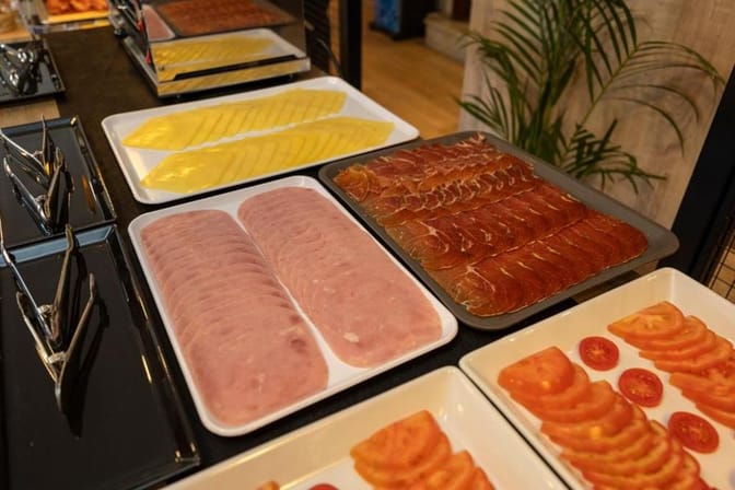 Hotel Isape buffet.jpg