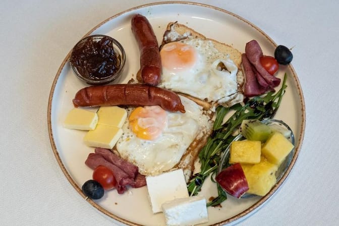 Hotel Mozart breakfast.jpg