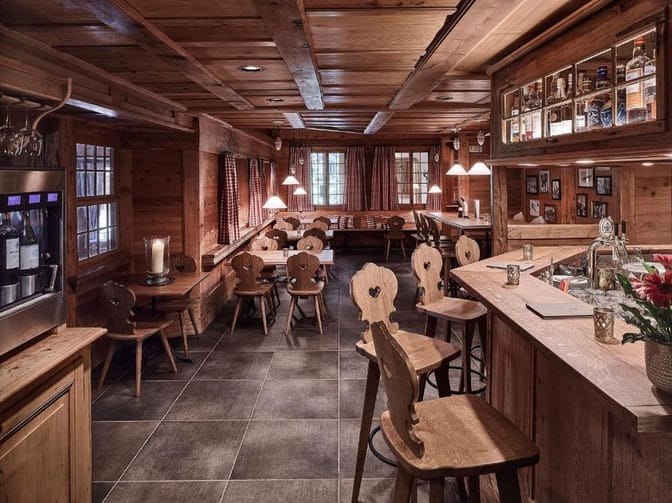 Hotel Schönegg bar.jpg