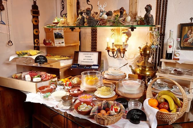 Hotel Gästehaus Bichlerhof breakfast buffet