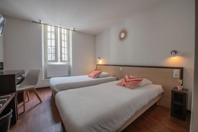 Hotel Le Commerce twin room