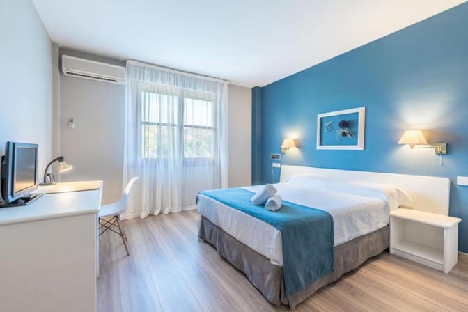 Jakue bedroom