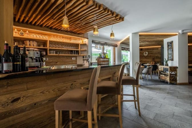 Steinrösl bar area
