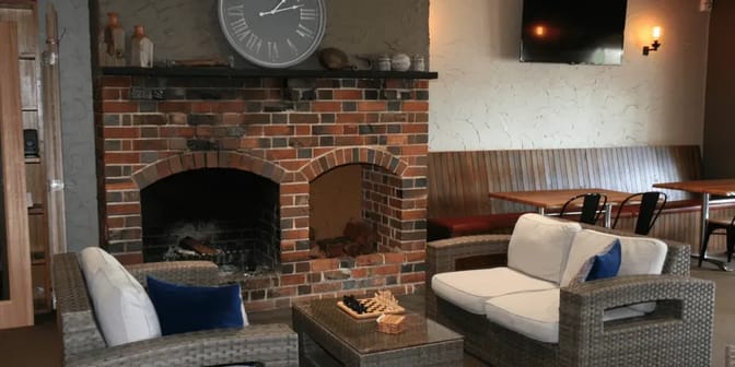 jindy inn fireplace lounge