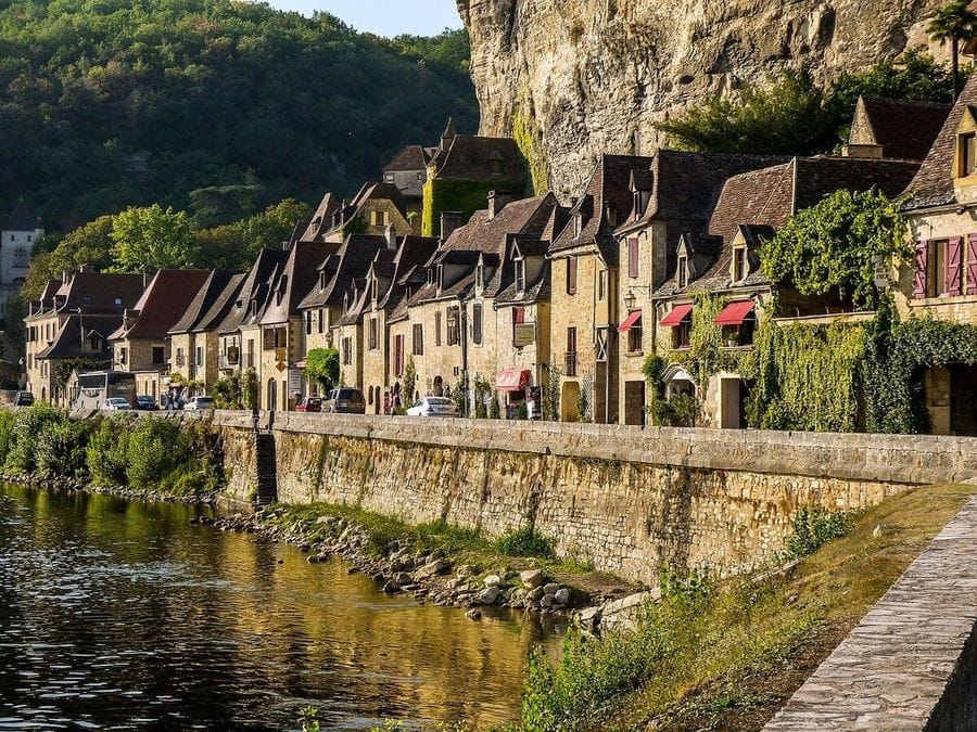 Dordogne river and town