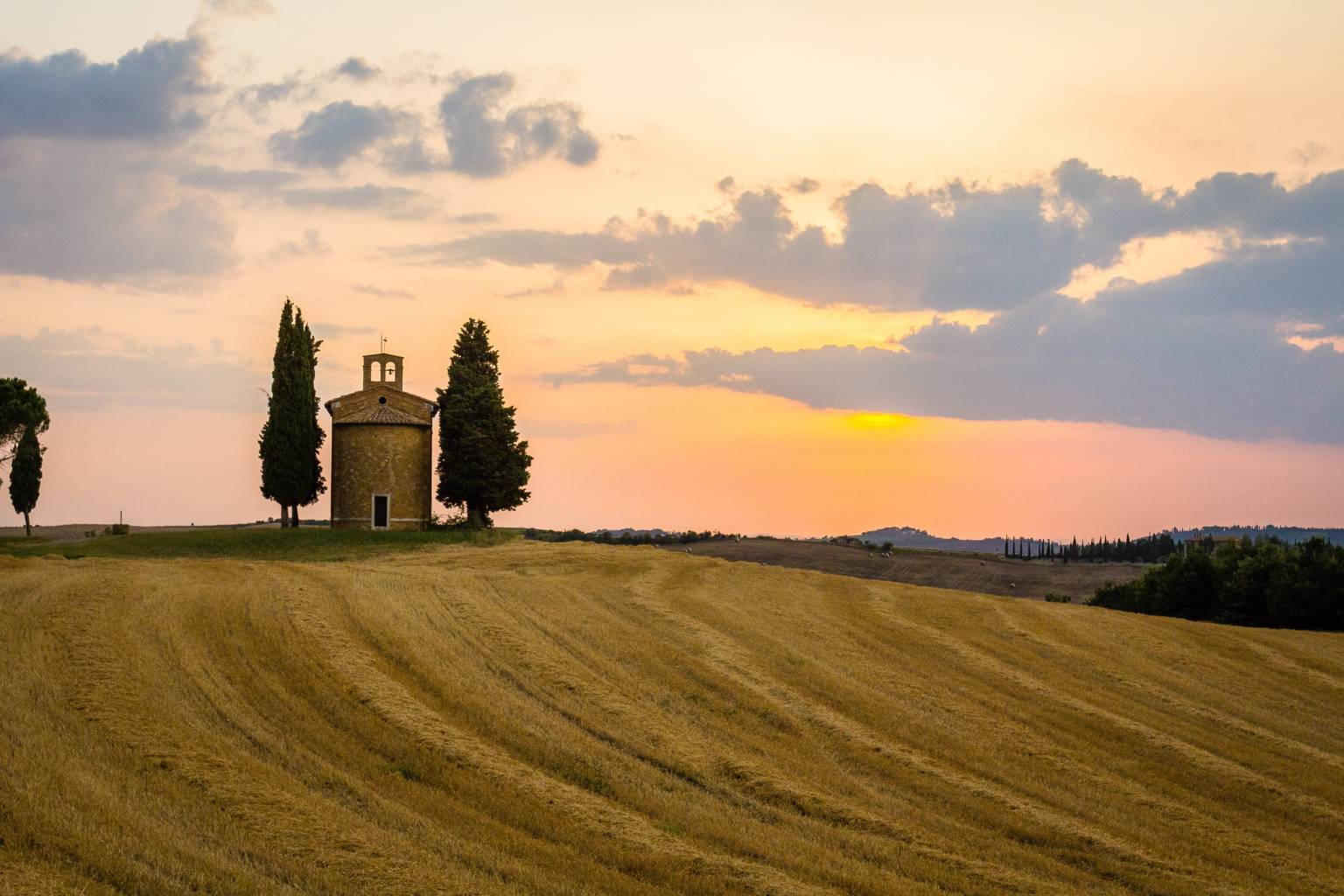 Classic Trails of Tuscany: Siena to Montepulciano Day Self