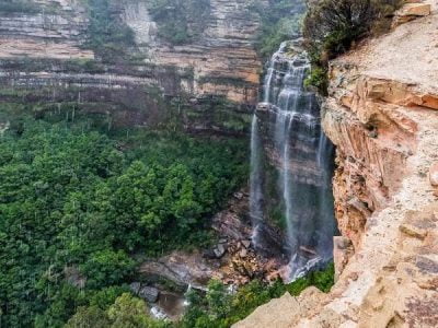 Blue Mountains Waterfall from cliff on Walk