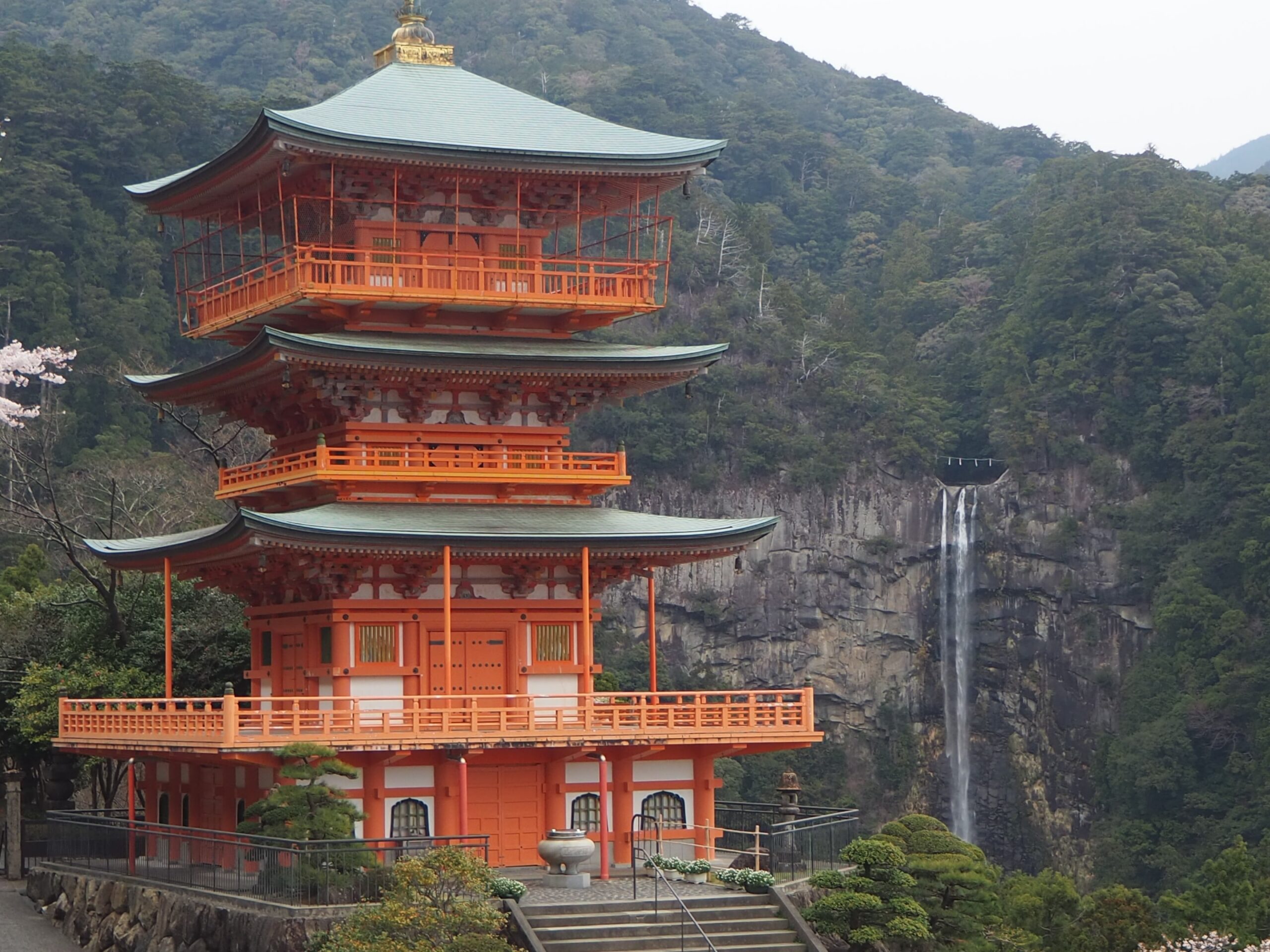 Nachisan Temple - Seiganto-ji (????), with Nachi Waterfall